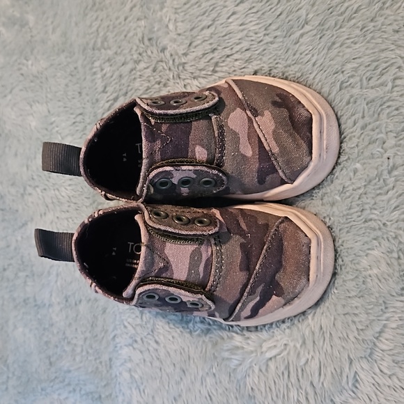 Toms Toddler Camo Canvas shoes size 4 - Picture 1 of 5